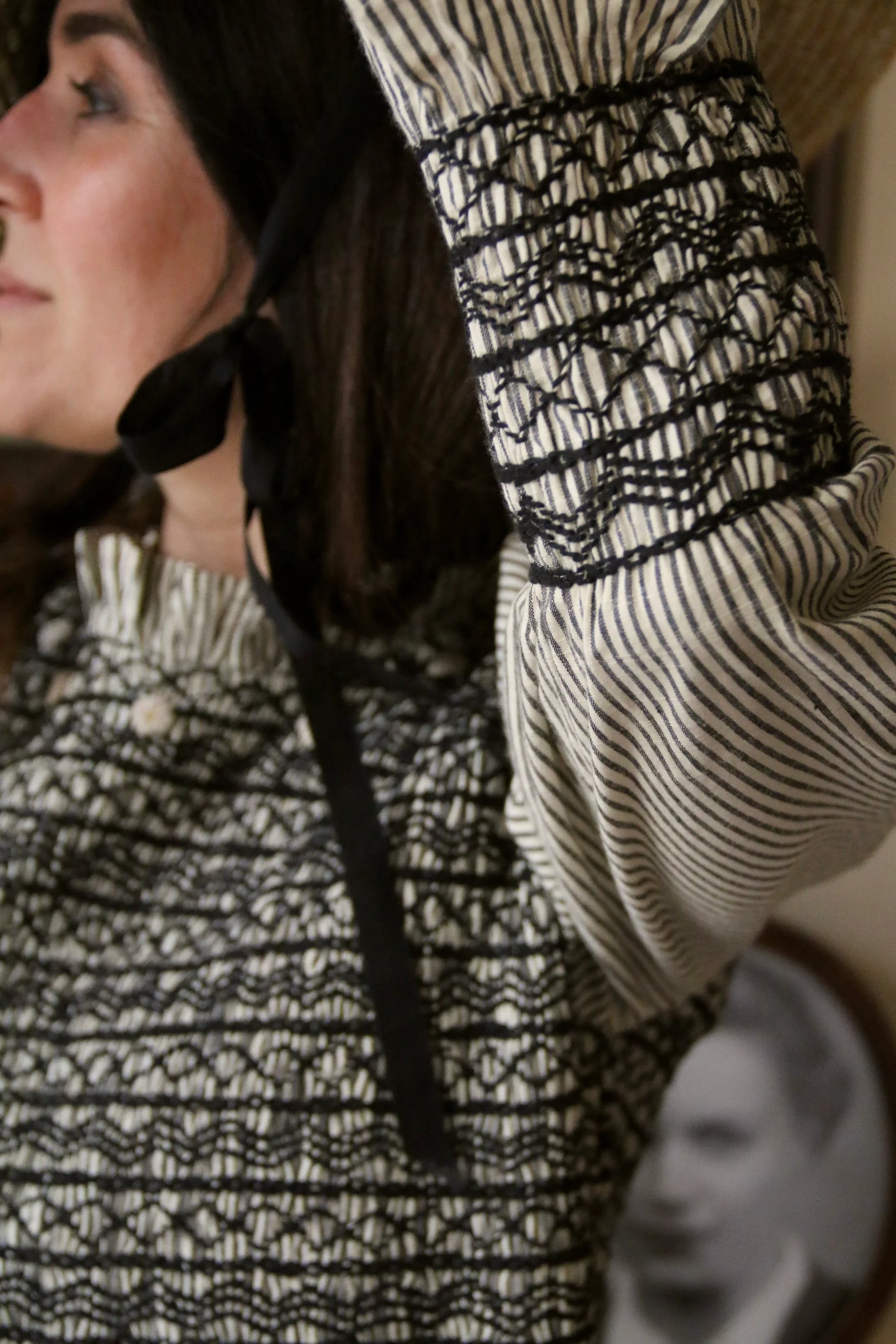 Blouse à smocks rayure noire & ivoire