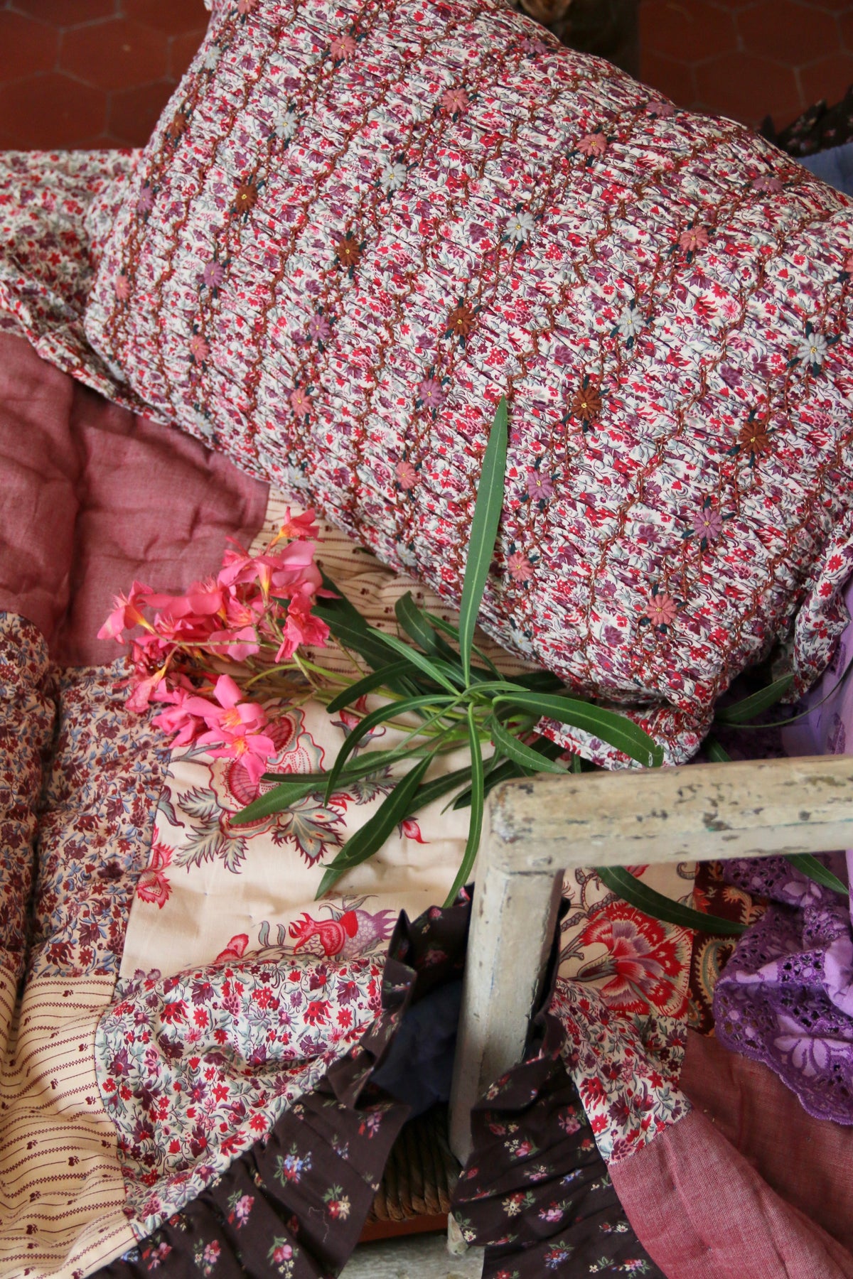 Housse de coussin à smocks