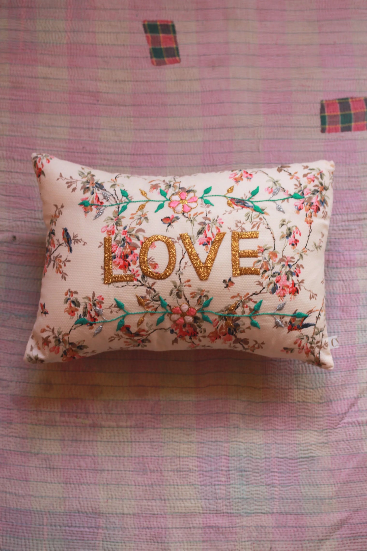 Embroidered cushion CSAO 18
