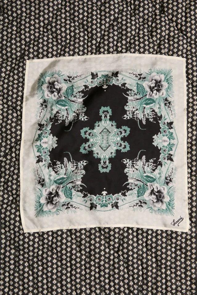 petit carré en soie noir/vert/ivoire pavot