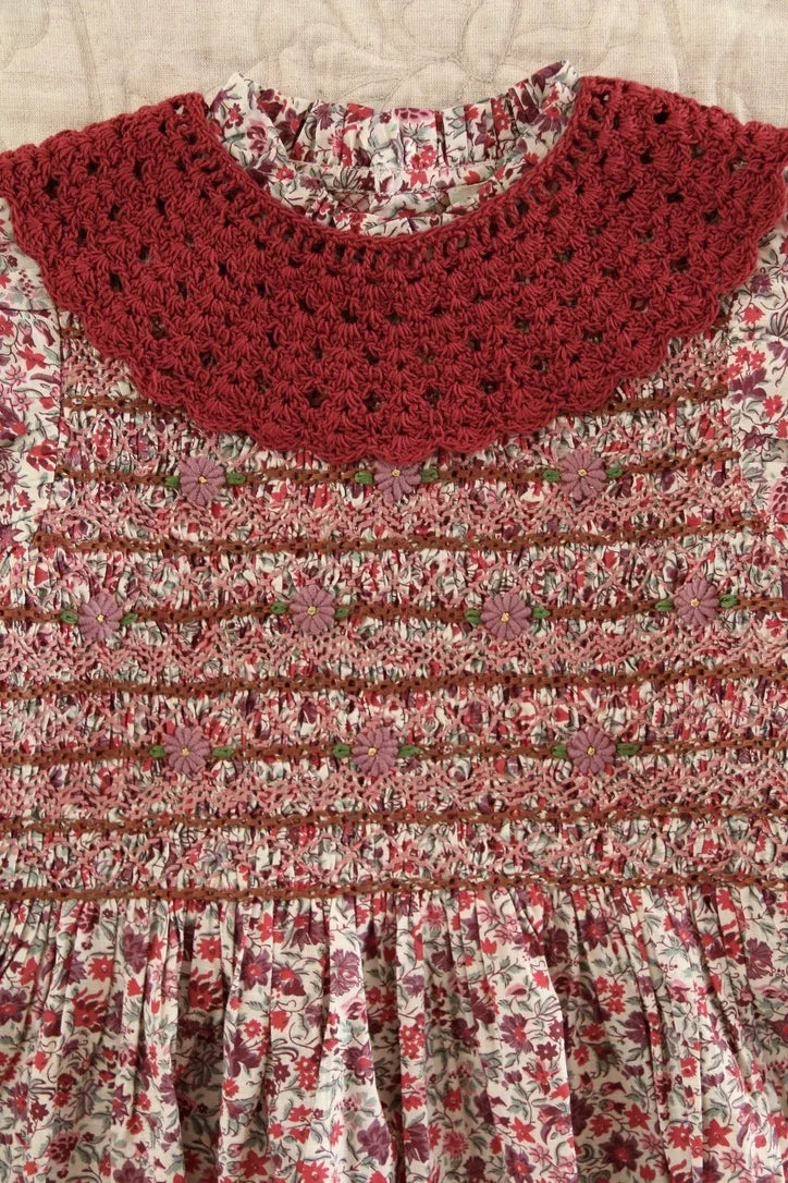 Blouse à smocks champ de fleurs et son col crochet