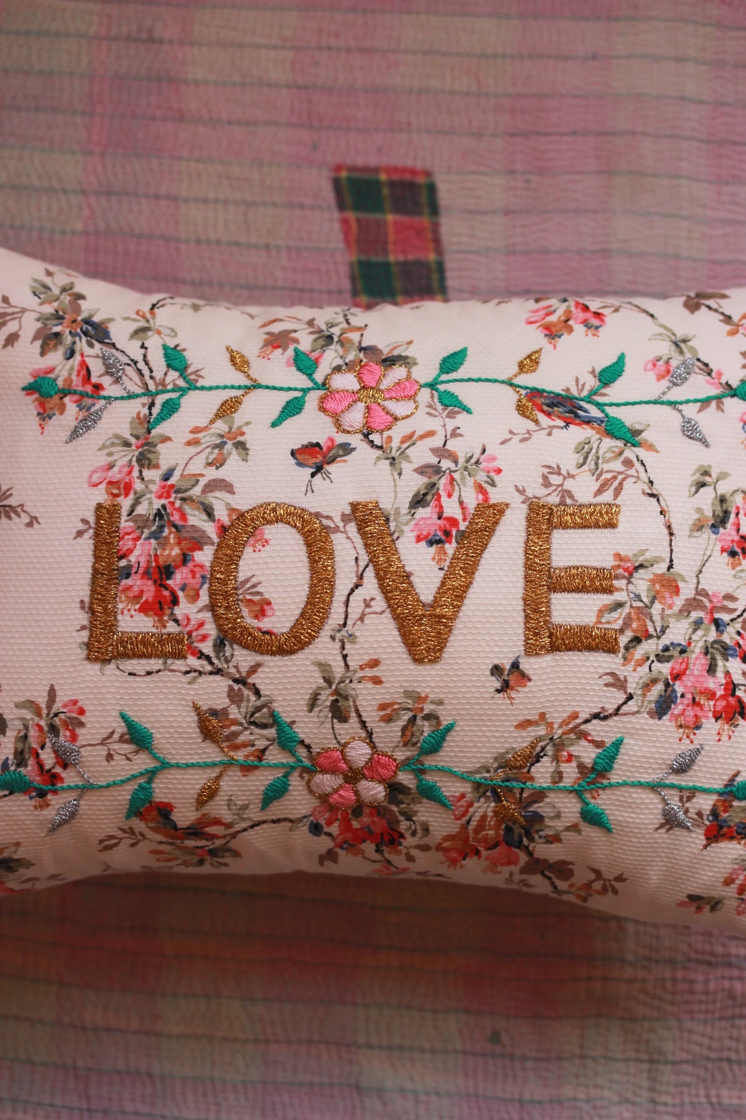 Embroidered cushion CSAO 18
