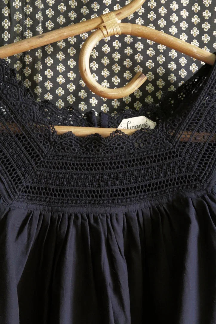 Blouse "romantique" couleur noire