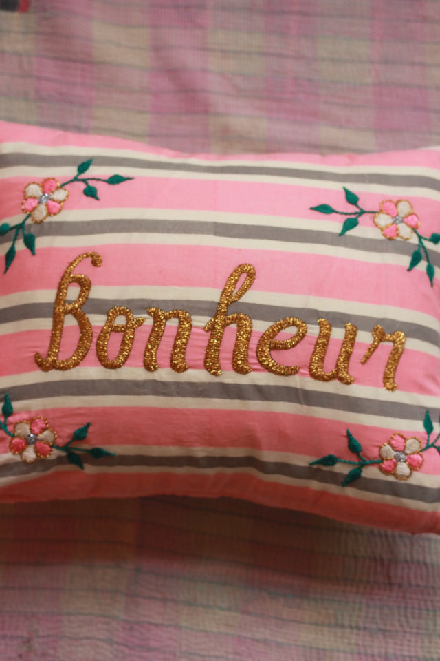 Embroidered cushion CSAO 25