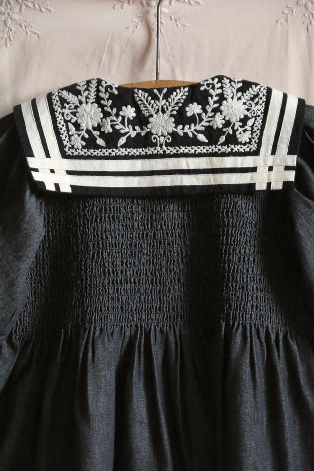 Tunique en denim noir, col marin