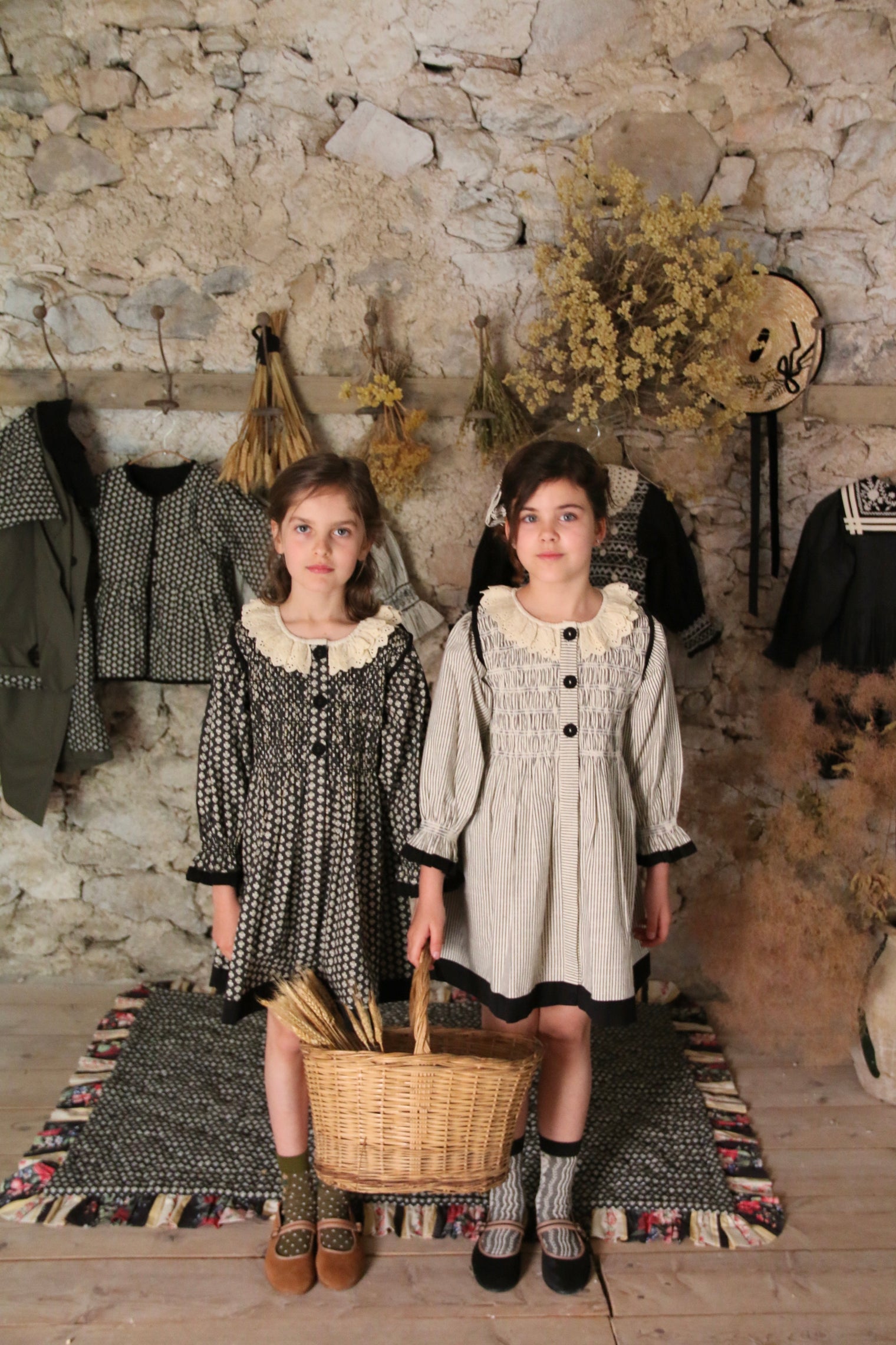 Black / ivory striped tunic and matching hair clip
