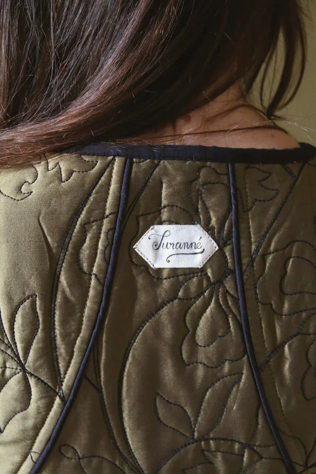 Robe manteau matelassé réversible, taffetas kaki / rayure noire & ivoire