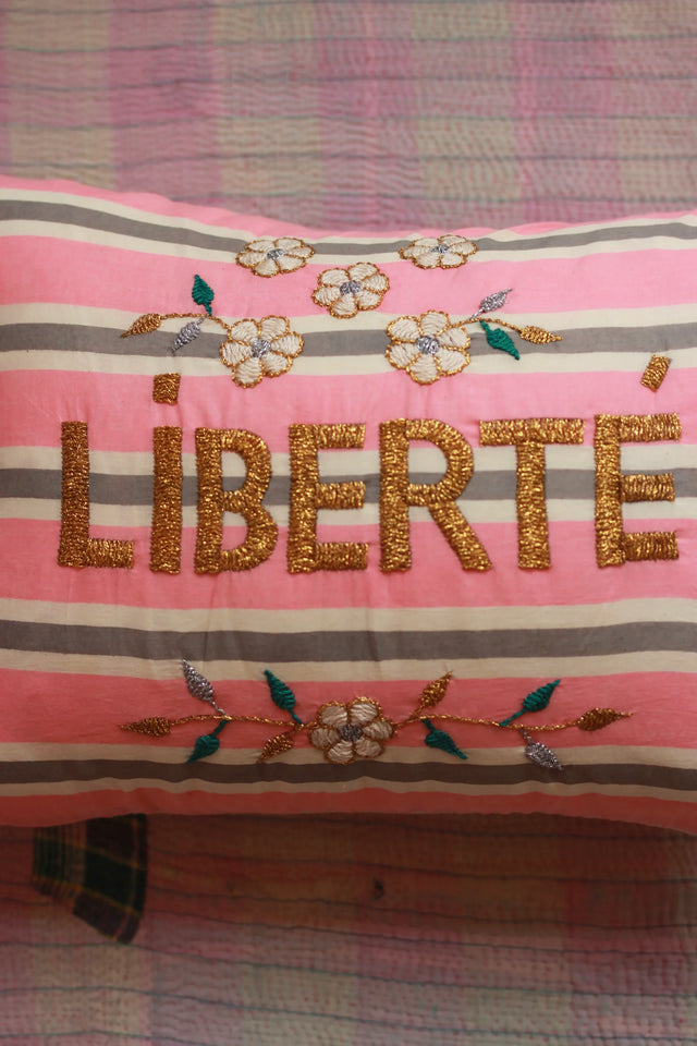 Embroidered cushion CSAO 26