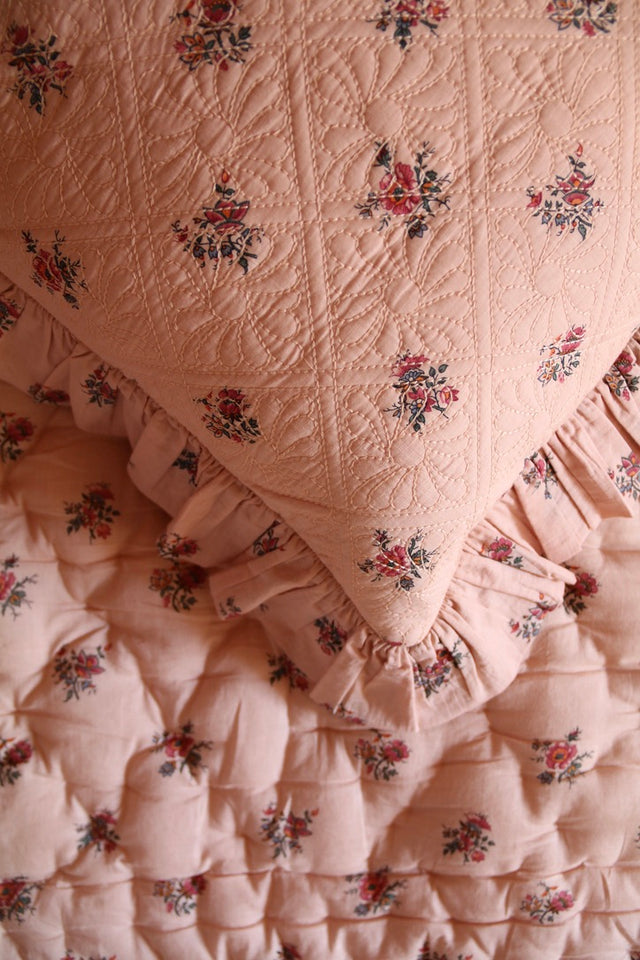 Taie matelassé jardin fleuri rose