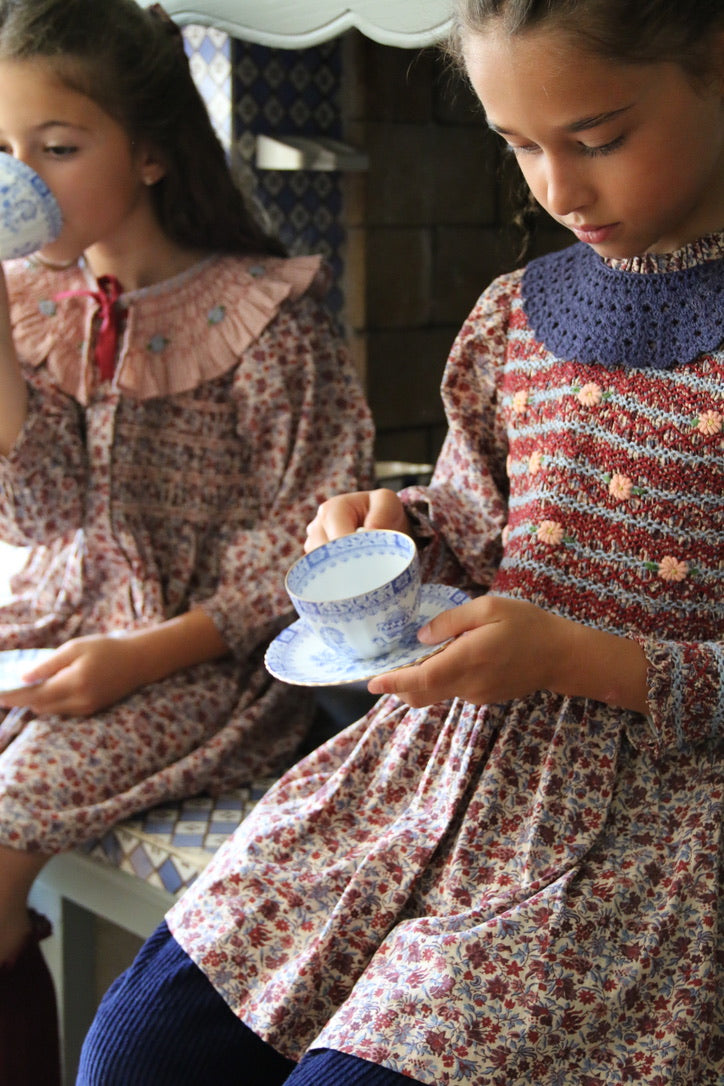 Blouse à smocks champ de fleurs et son col crochet