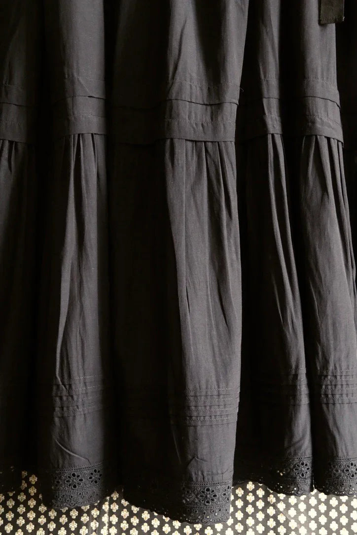 Long black "Anémone" skirt