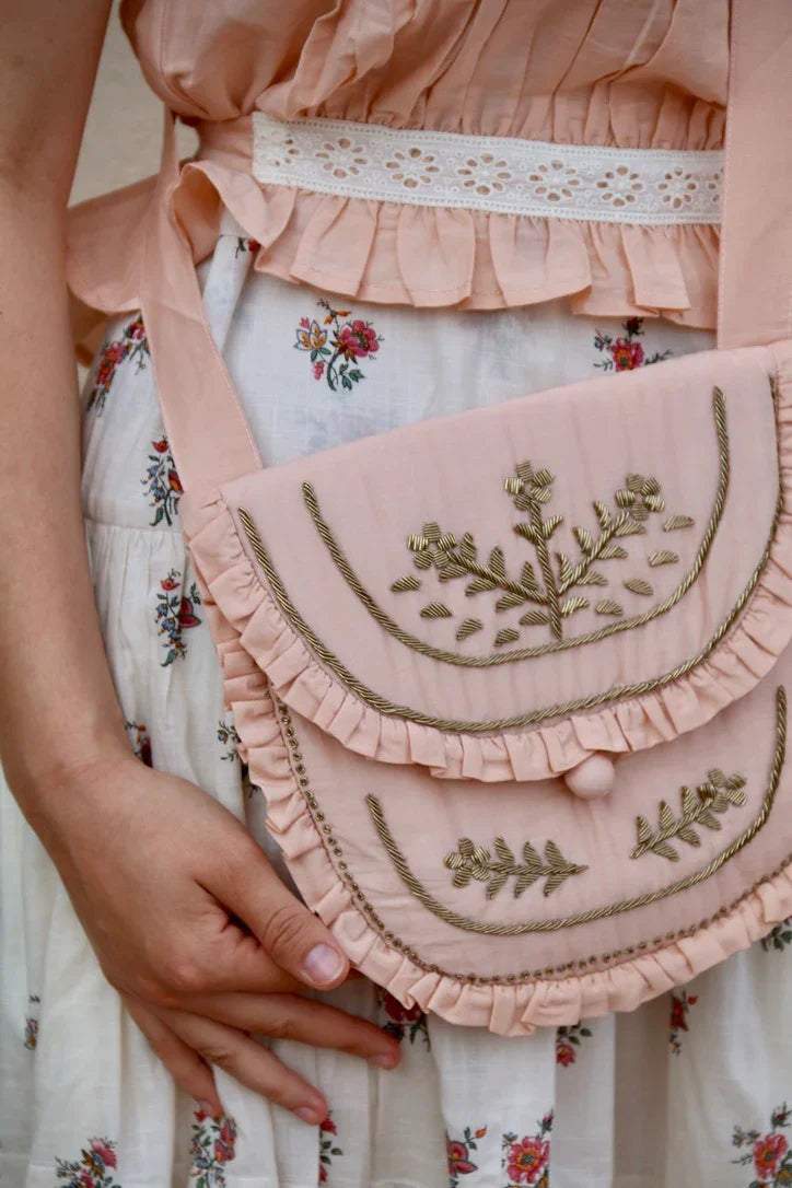 sac pochette brodée en coton soie nude
