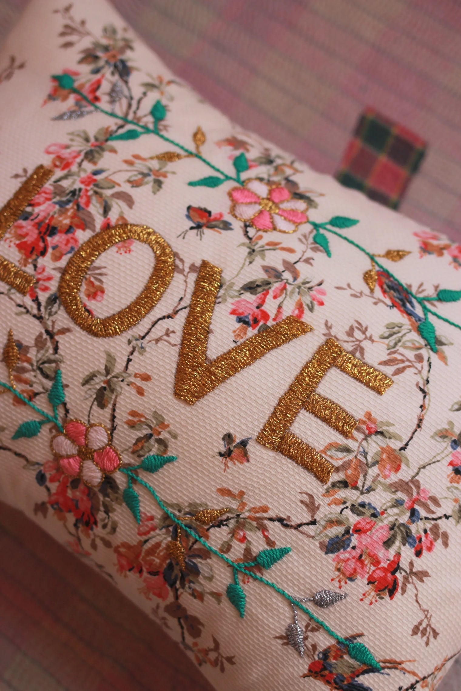 Embroidered cushion CSAO 18