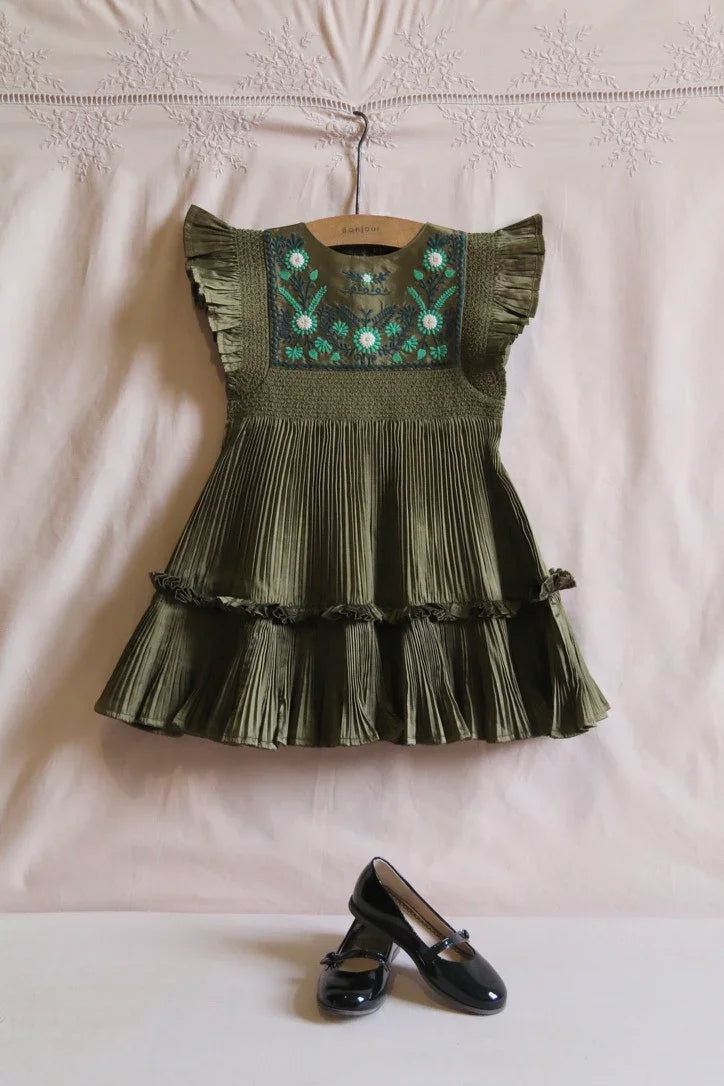 Robe brodée taffetas plissé kaki