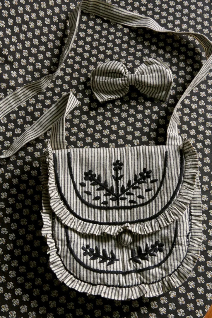 Ensemble petit sac brodé et barrette noeud pour les cheveux