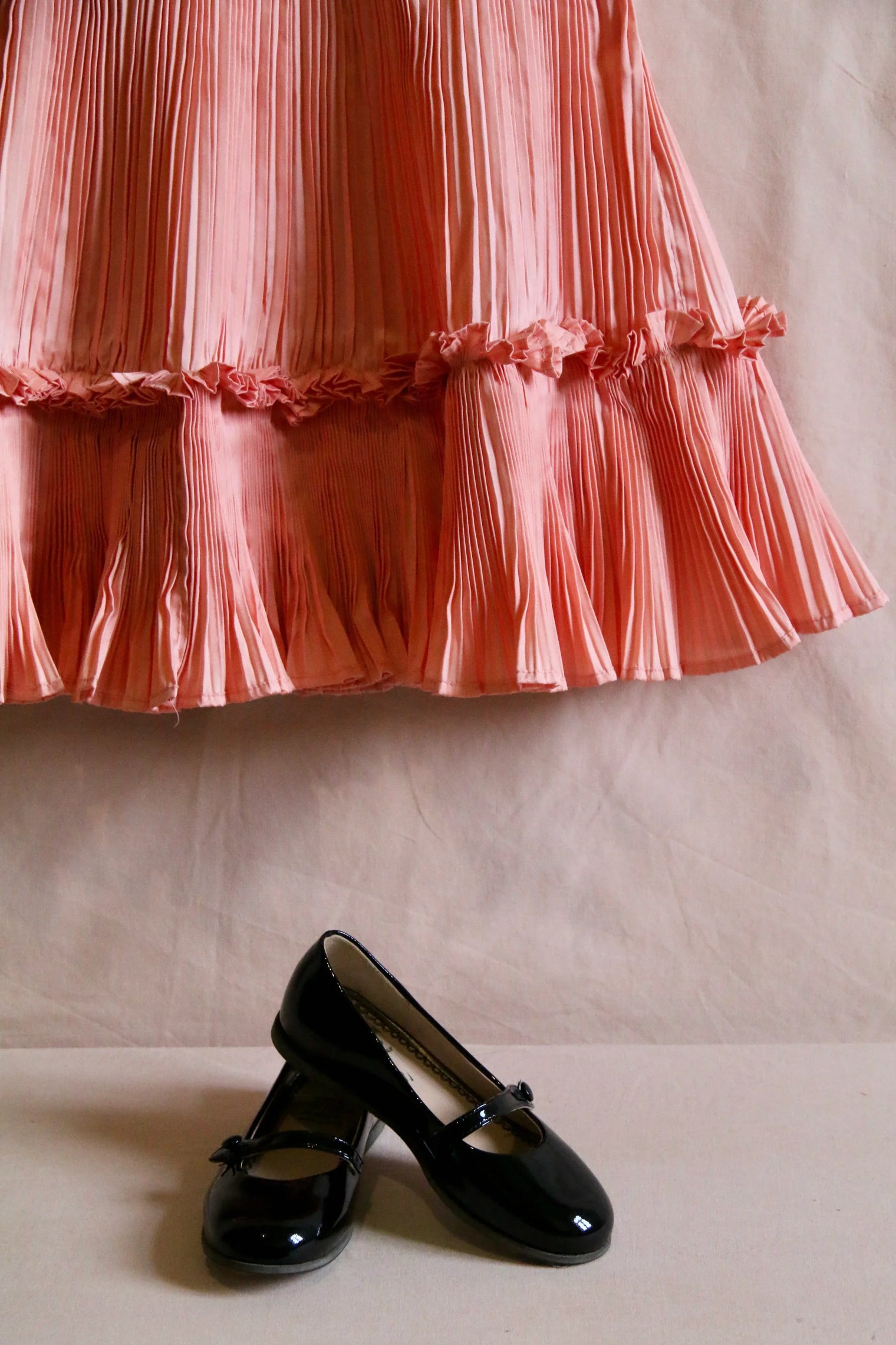 Robe brodée taffetas plissé rose