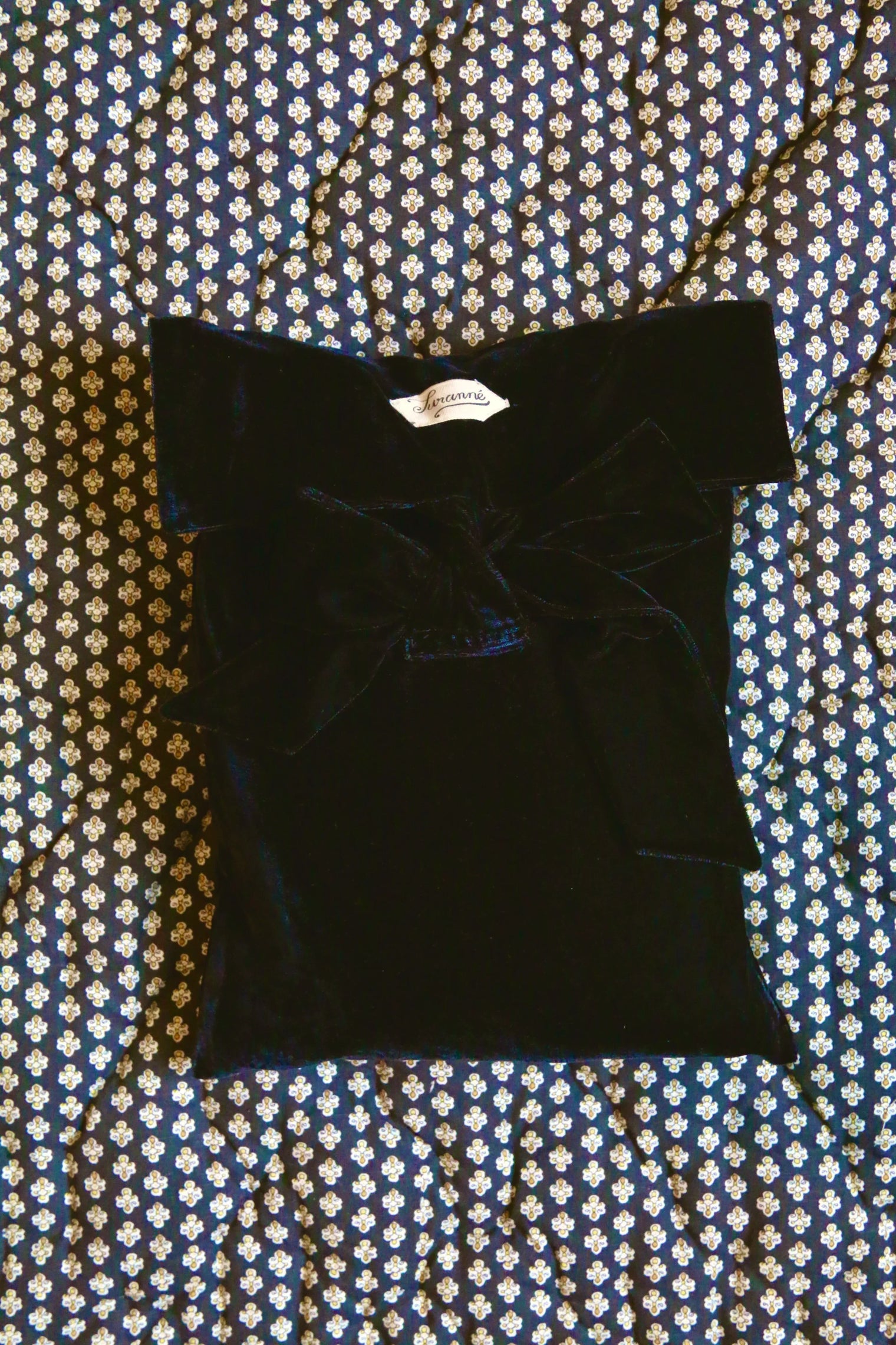 Blouse à smocks velours noir