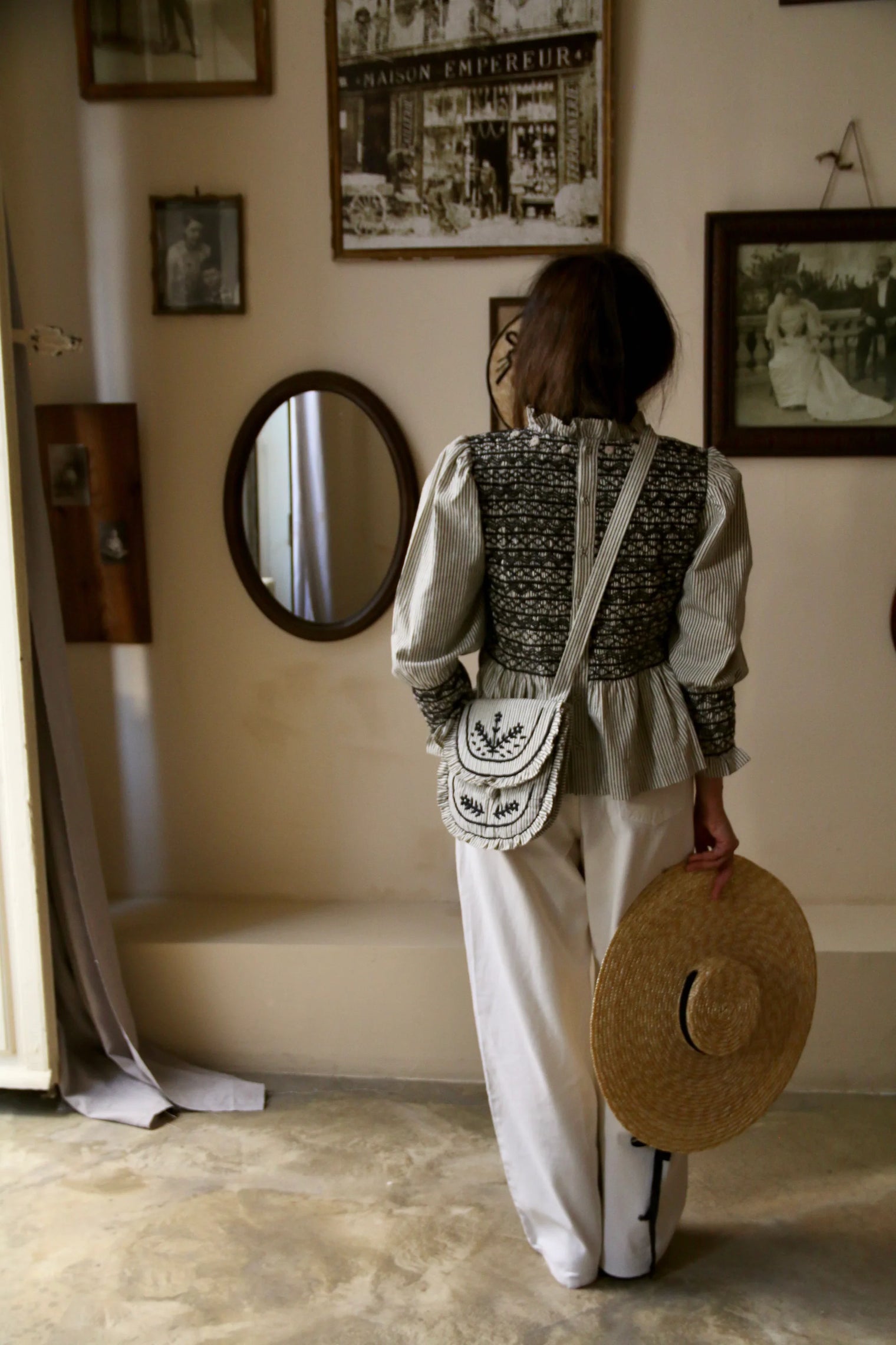 Ensemble petit sac brodé et barrette noeud pour les cheveux