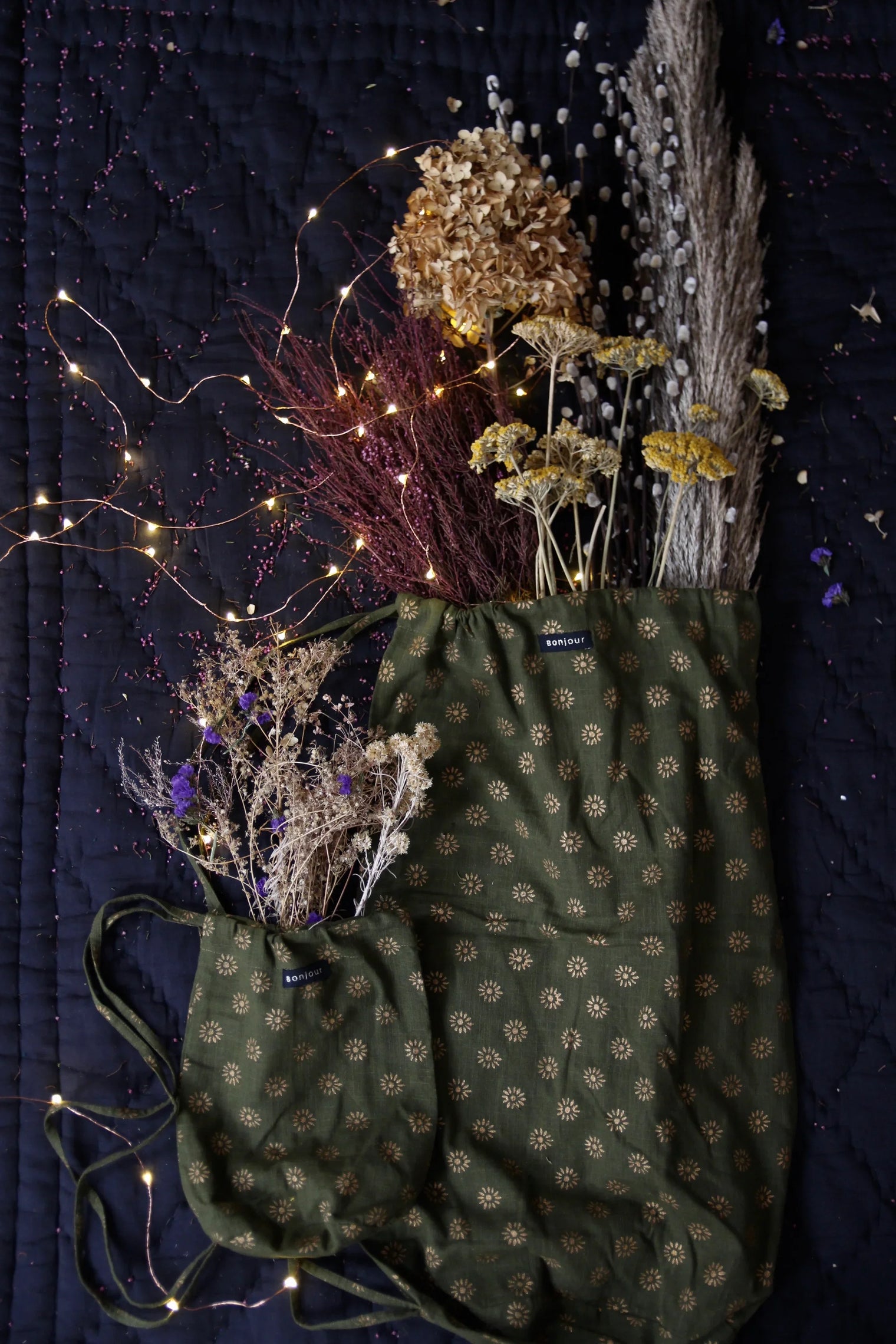 La hotte fleurs soleil vert mousse