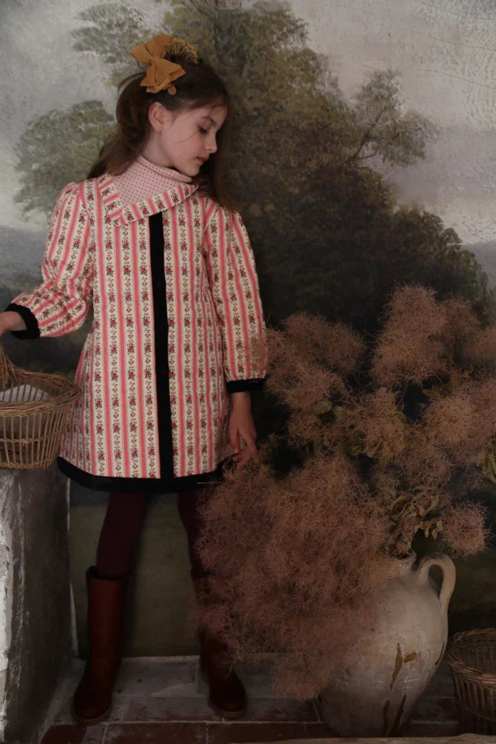 Quilted wallpaper pink coat dress and its scarf