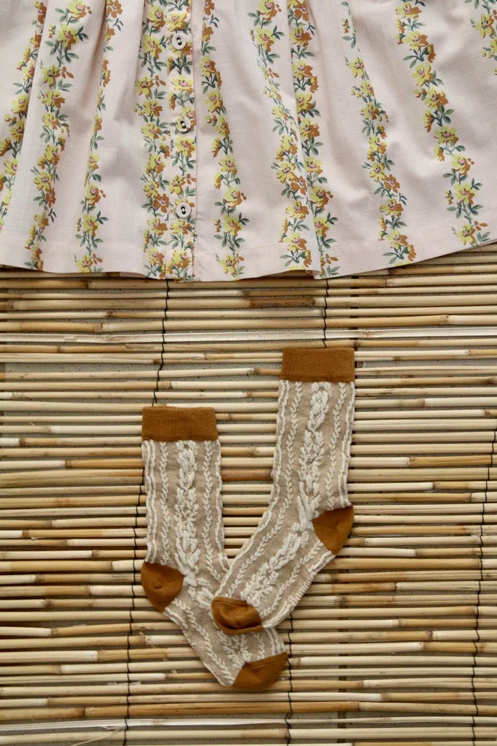 Chaussette torsade de fleurs caramel