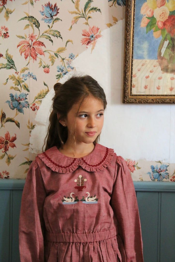Blouse rouge chambray brodée les cygnes