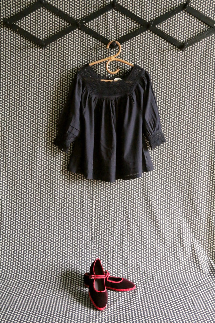 Blouse "romantic" black color