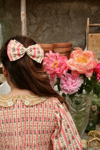 Pink wallpaper tunic and its matching hair clip