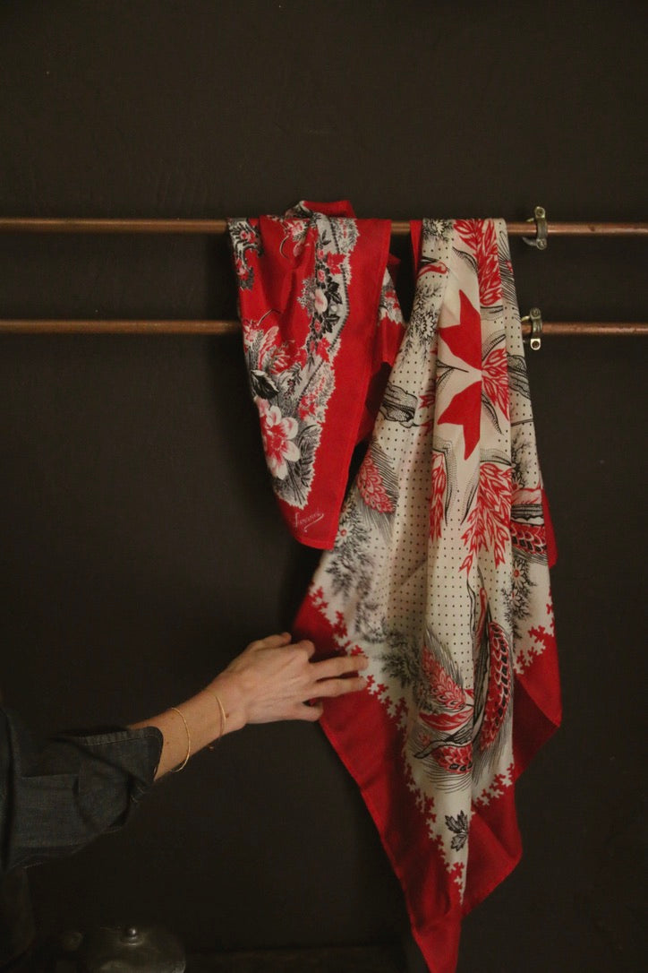 Grand red silk scarf with wheat ears
