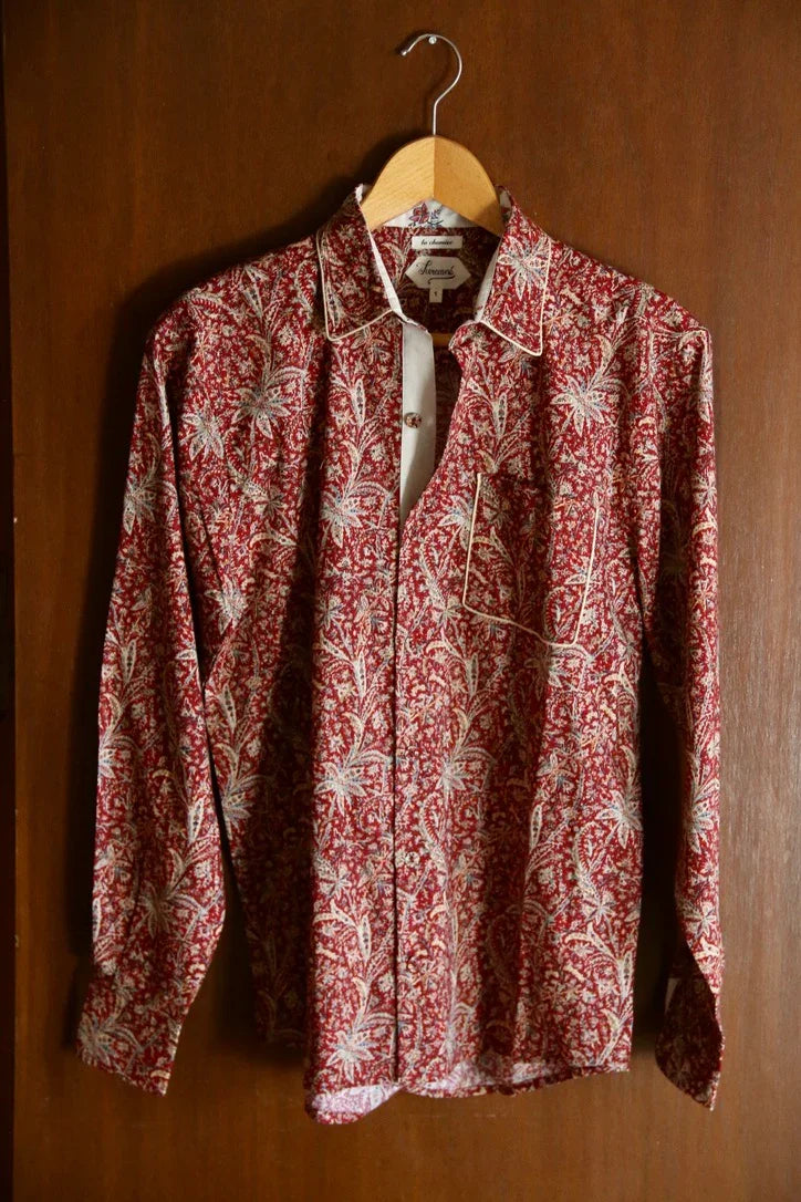 Shirt with red cashmere print in its matching box