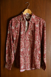 Shirt with red cashmere print in its matching box