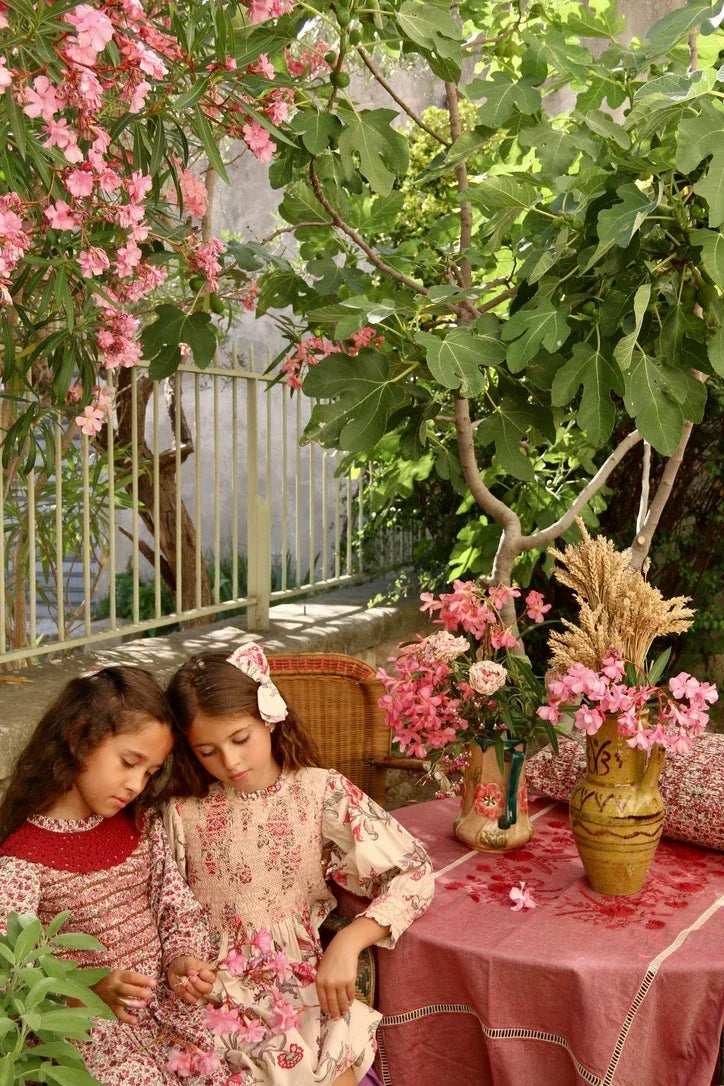Clothing for children with a vintage spirit but with a modern