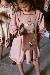 Robe brodée les cygnes