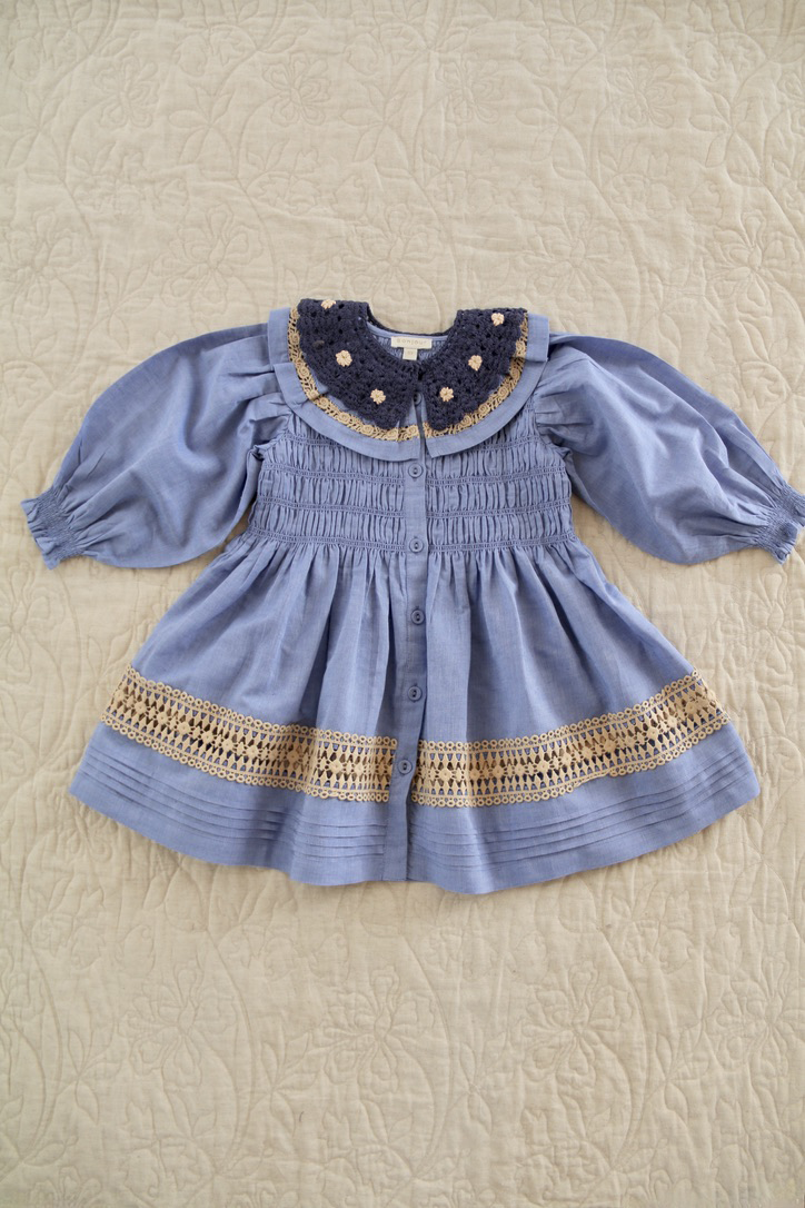 Robe romantique et col crochet amovible