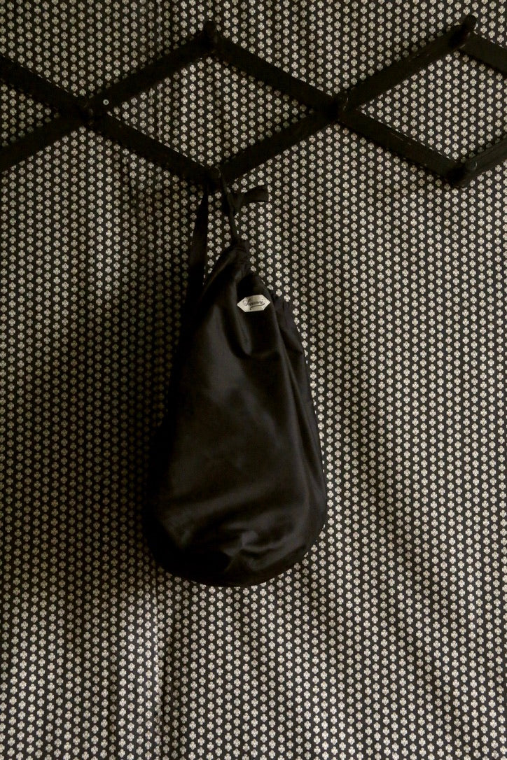 Long black "Anémone" skirt