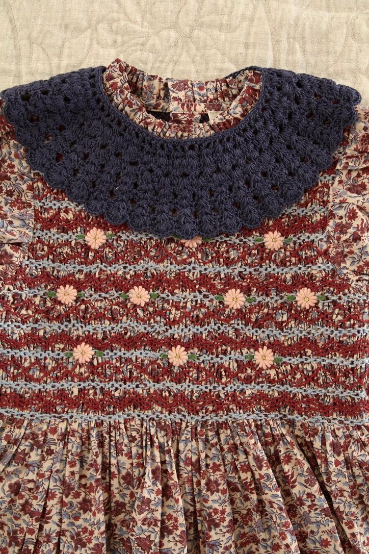 Blouse à smocks champ de fleurs et son col crochet