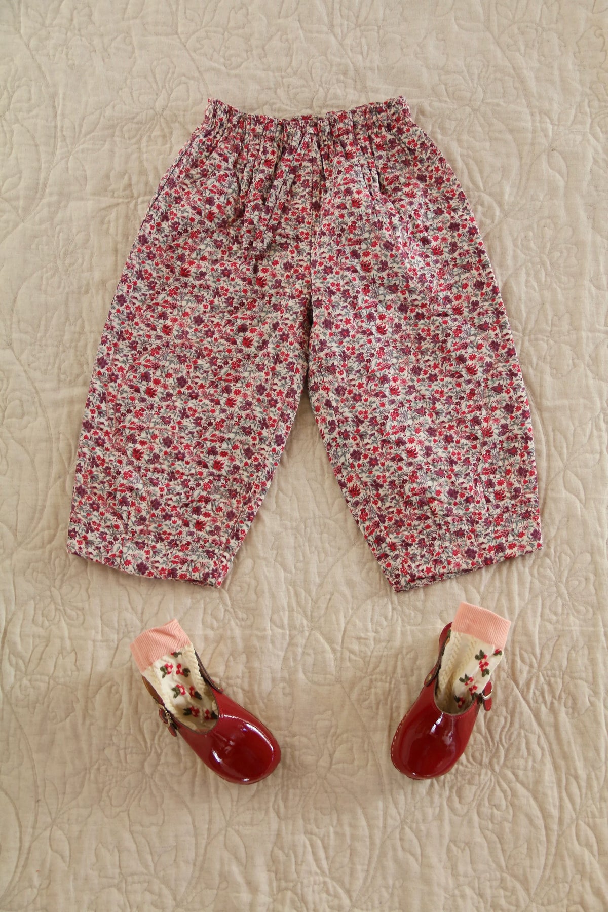 Pantalon matelassé champ de fleurs