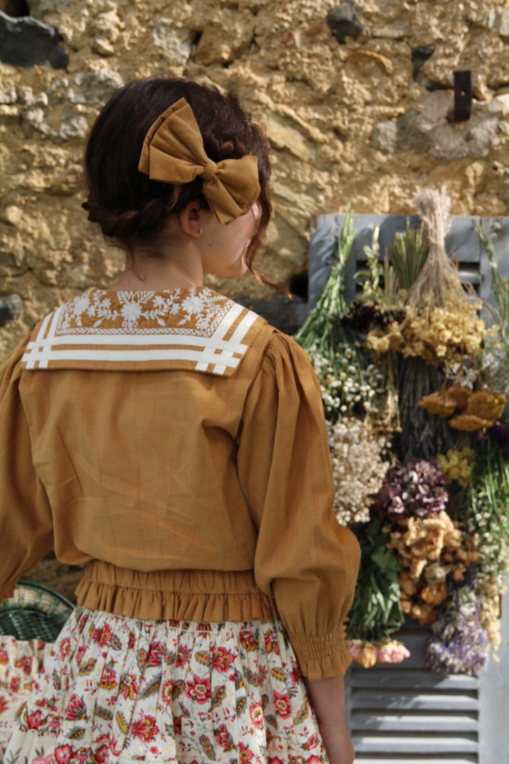 Curry velvet blouse with sailor collar