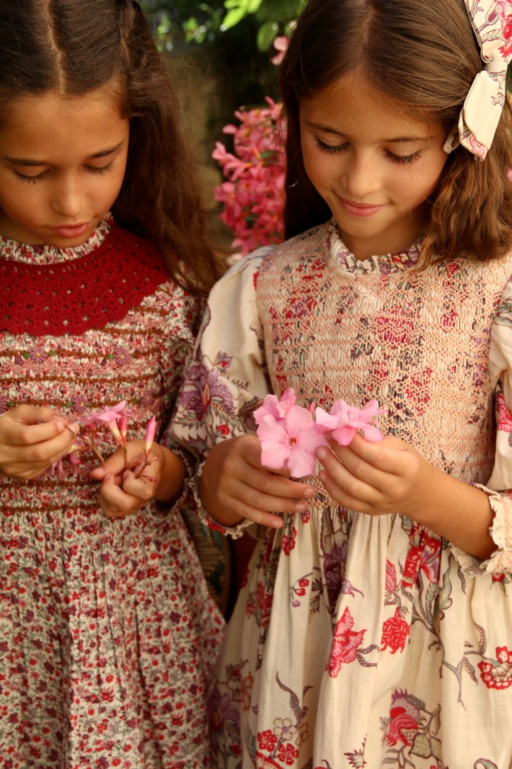 Blouse à smocks champ de fleurs et son col crochet