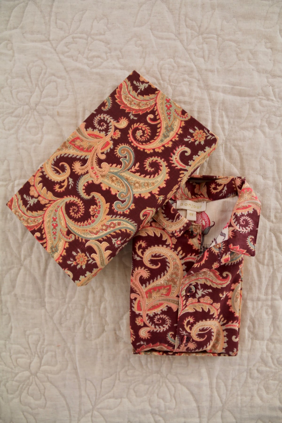 Shirt in burgundy cashmere, delivered in its matching box