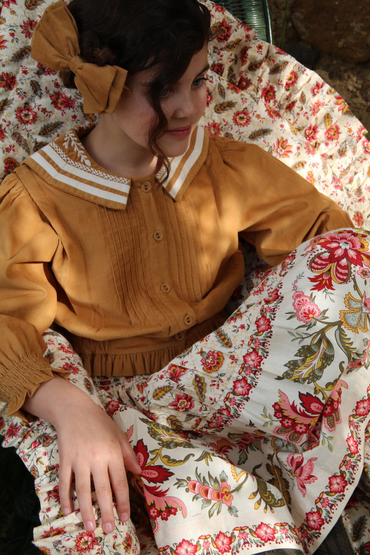 Curry velvet blouse with sailor collar