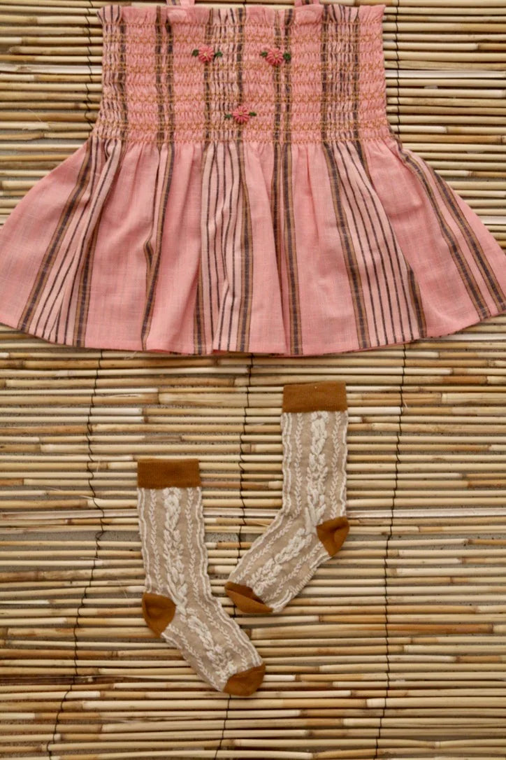 Chaussette torsade de fleurs caramel
