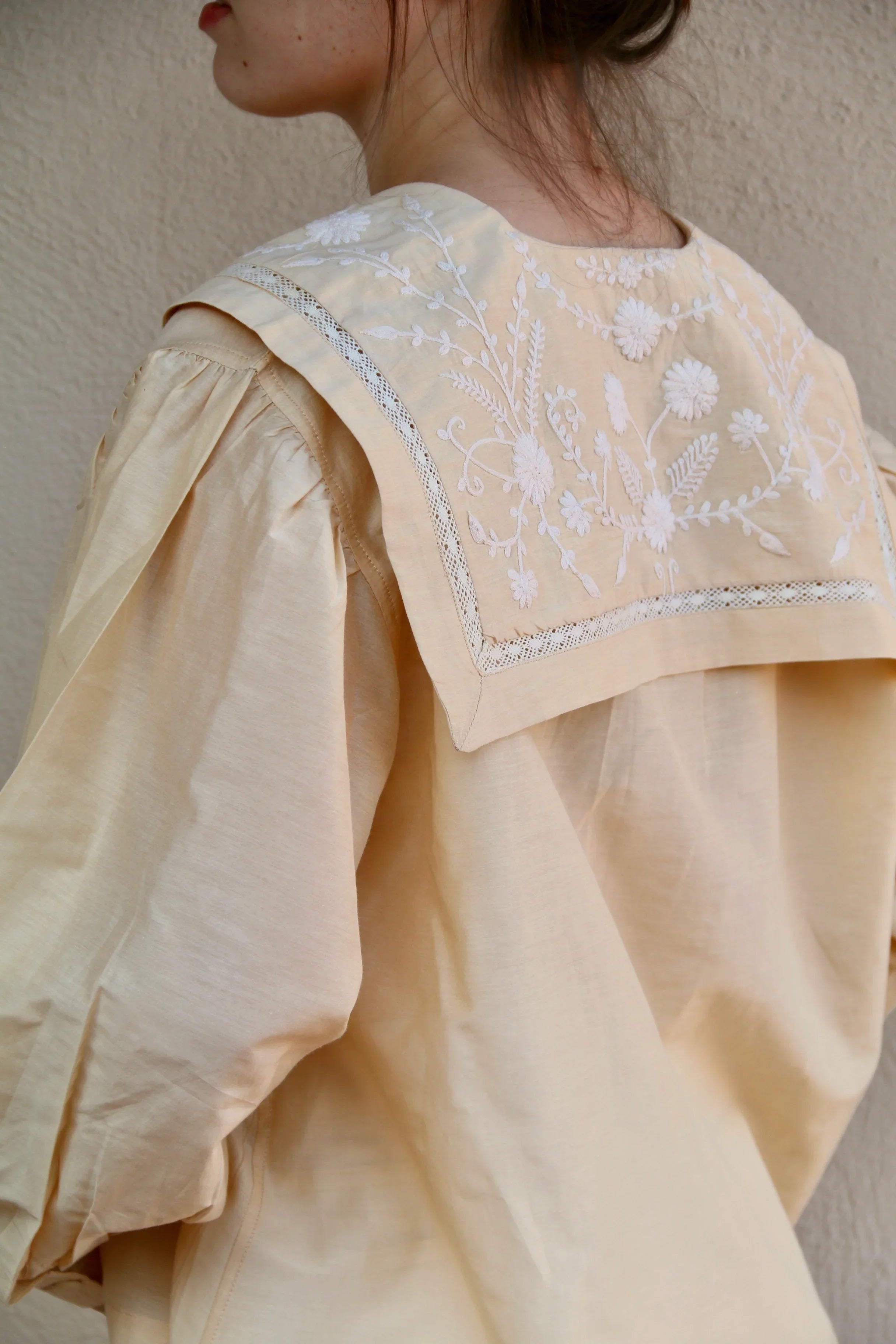 【新品】Bonjour Smocked Blouse 4Y Bonjour / EMBROIDERED TUNIC(2Y,4Y,6Y) + HAIR CLIP / BJ57-SS26