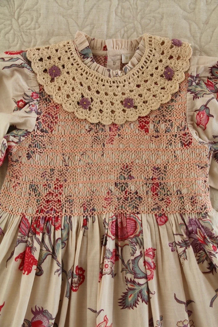 Robe à smocks et col crochet amovible