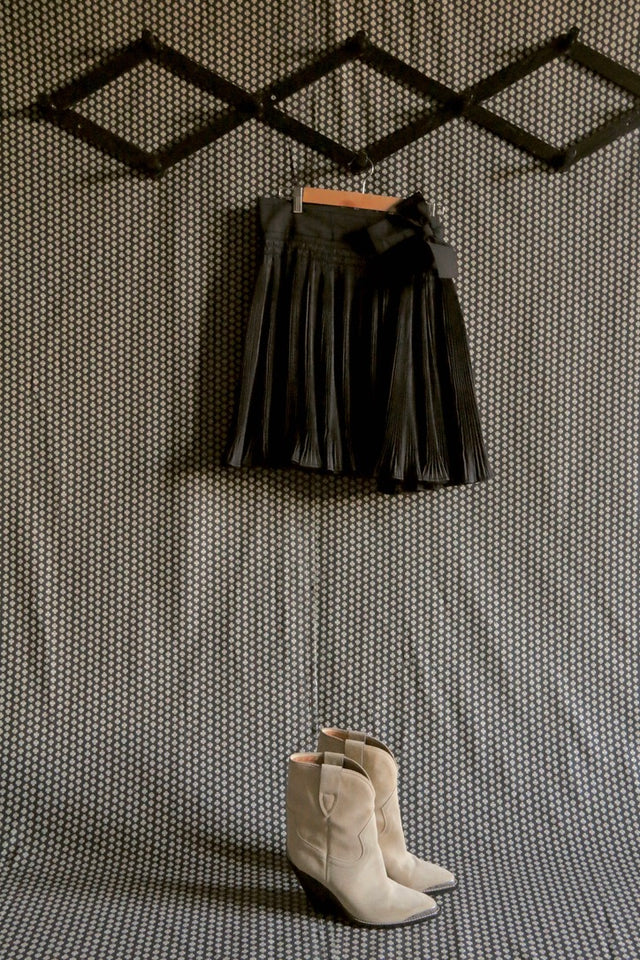 Sunflower pleated skirt black taffeta