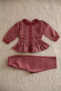 Le pyjama brodé rouge chambray