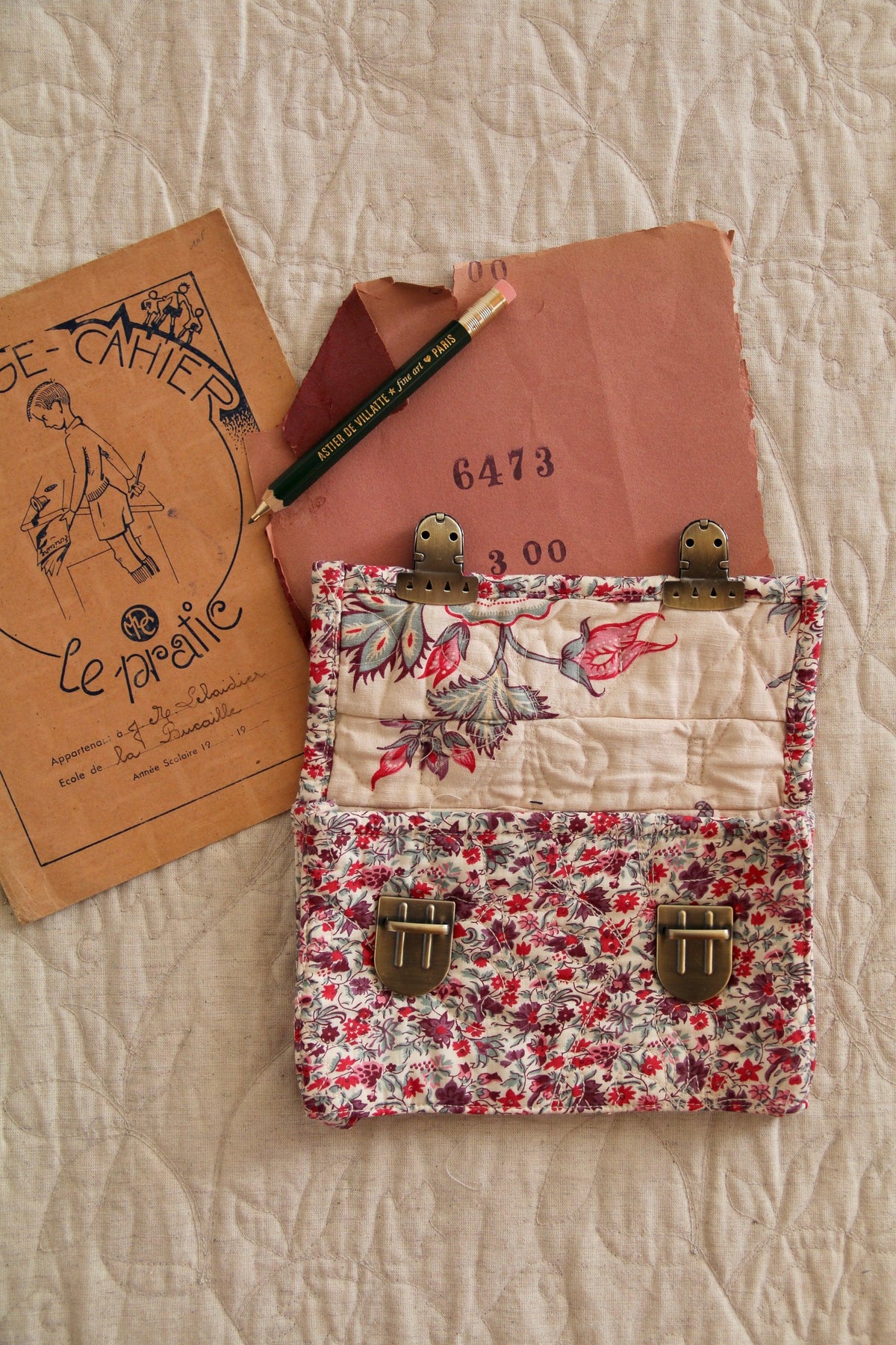 trousse matelassé champ de fleurs