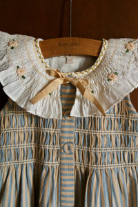 Tunic with large ruffled collar and bow hair clip