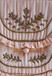 sac pochette brodée en coton soie nude