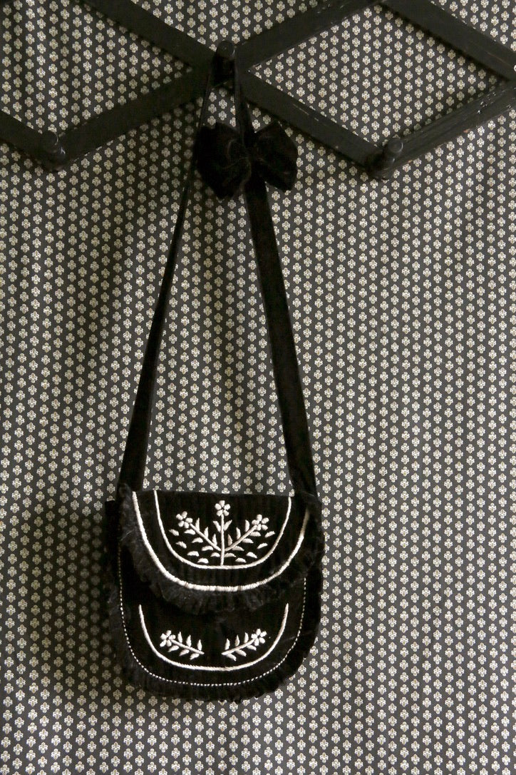 Embroidered bag and bow hair clip set